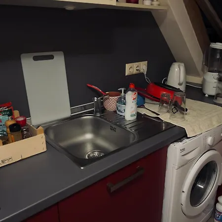 Cosy Rooftop In Center Apartman